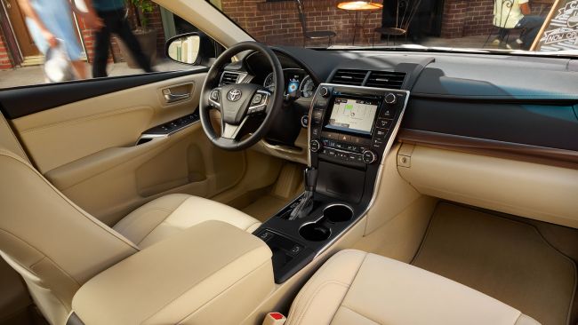 2017 Toyota Camry Hybrid Interior