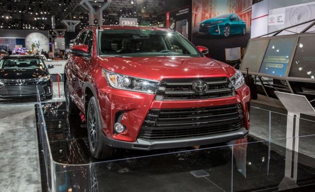 2017 Toyota Highlander front