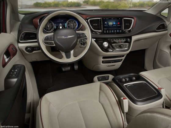 2018 Chrysler Pacifica dashboard 560x420