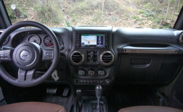 2019 Jeep Wrangler Pickup interior 630x385